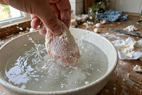 Step 4: The 30-Second Water Dip (Don't Skip This) — Crispy Zinger Burger